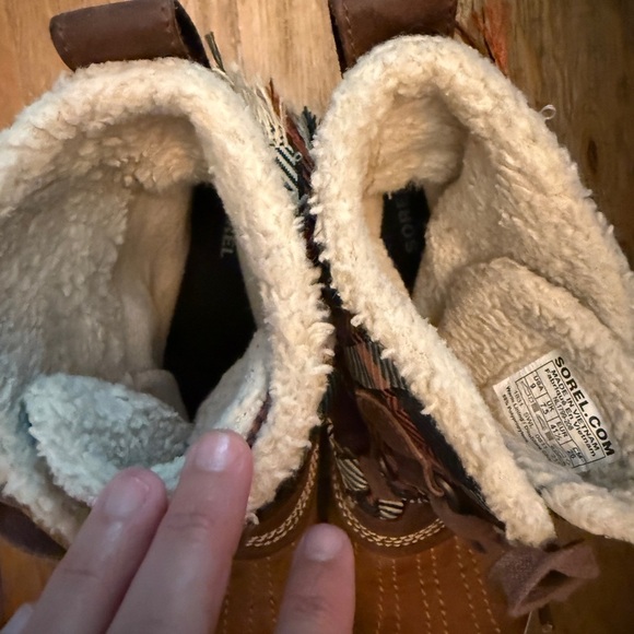 Sorel Brown Leather Boots Patterned Fabric Well worn lthrash bottoms look new - Picture 9 of 10